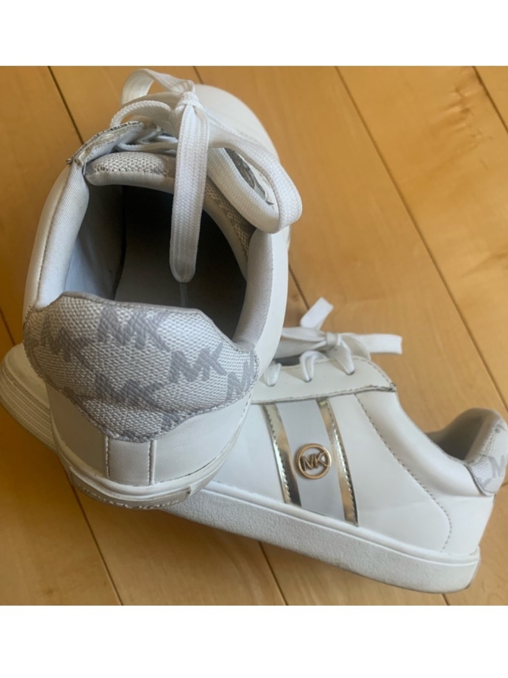 Women’s Michael Kors White Low-Top Lace Sneakers 6-6.5 US